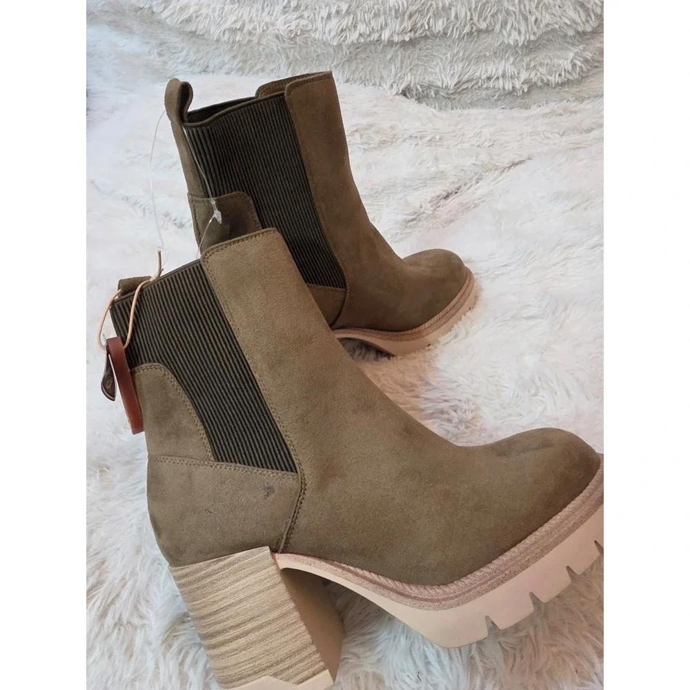 NWT MIA Novie Platform Chelsea Boots - Olive Taupe Suede - Women's Size 8
